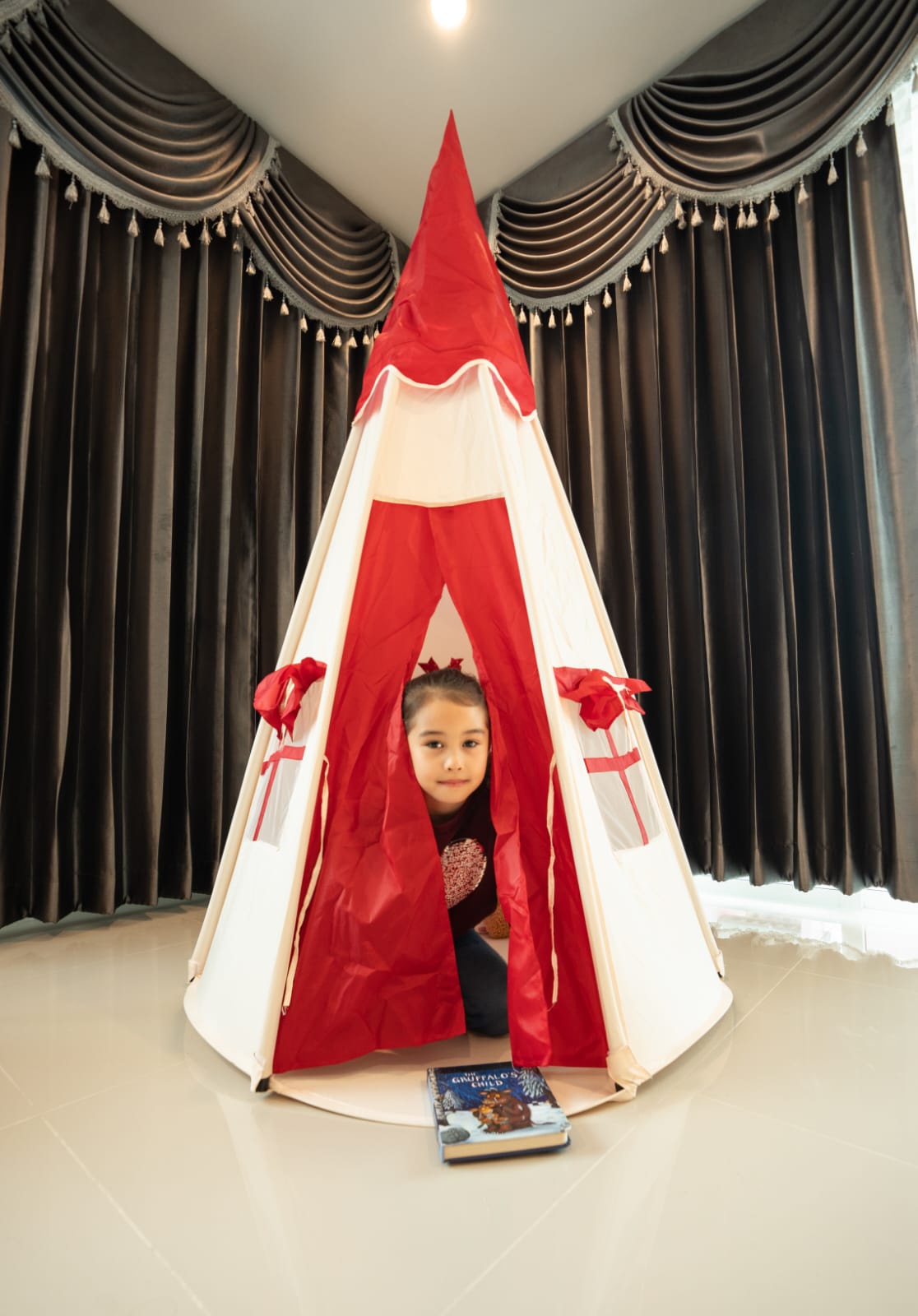 Setting up the Magical Underland tree is easy